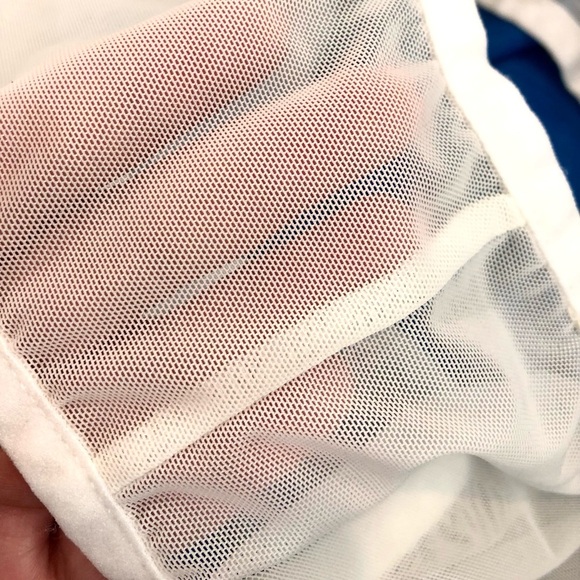 PERFECT MOMENT Striped Washed-Woven Shorts - Picture 15 of 16